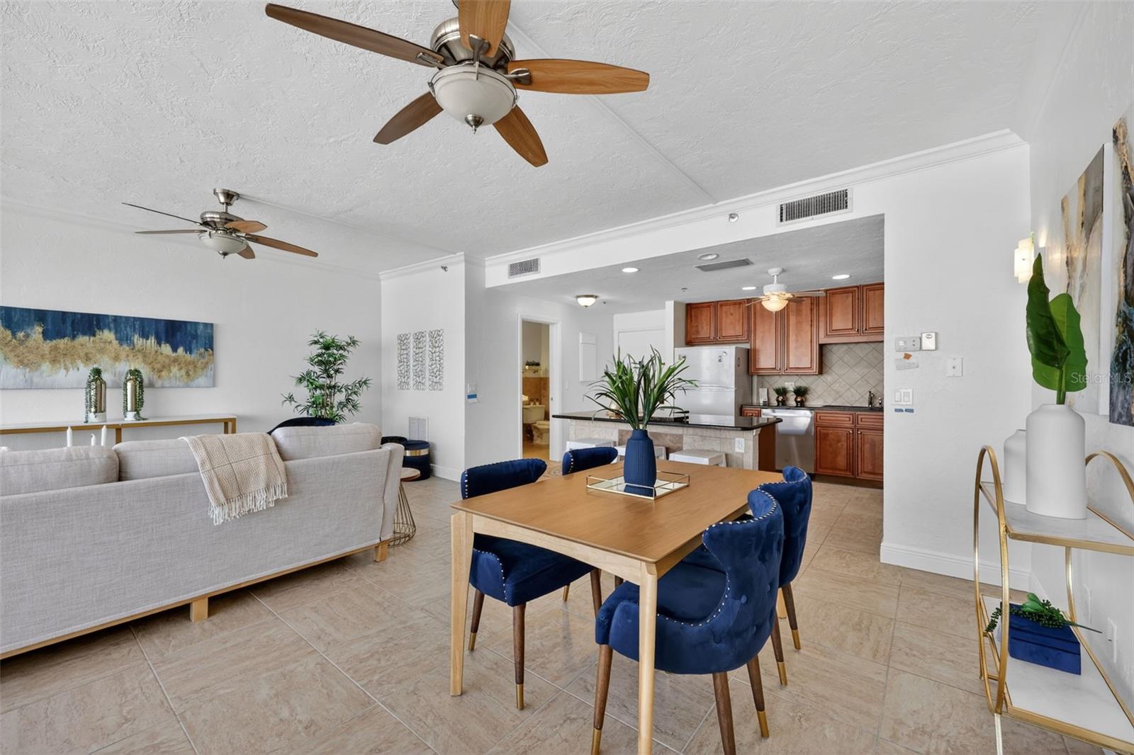 Image 5 of 39 For 1102 Benjamin Franklin Drive Ph 809