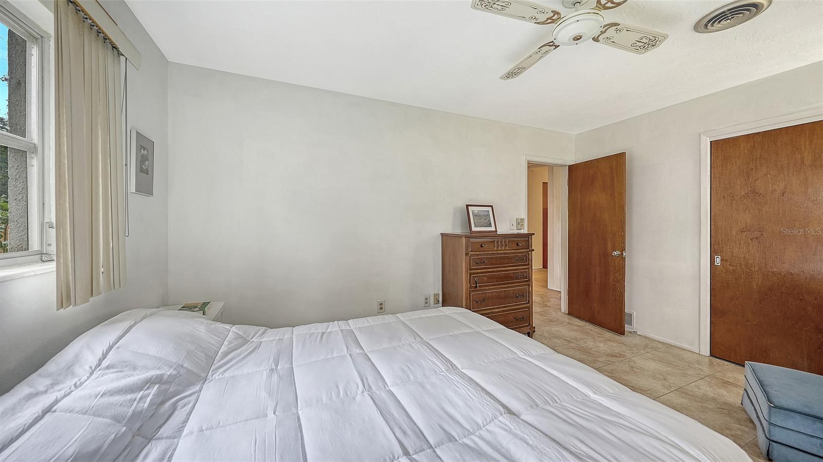 Image 28 of 59 For 5003 9th Street Court E