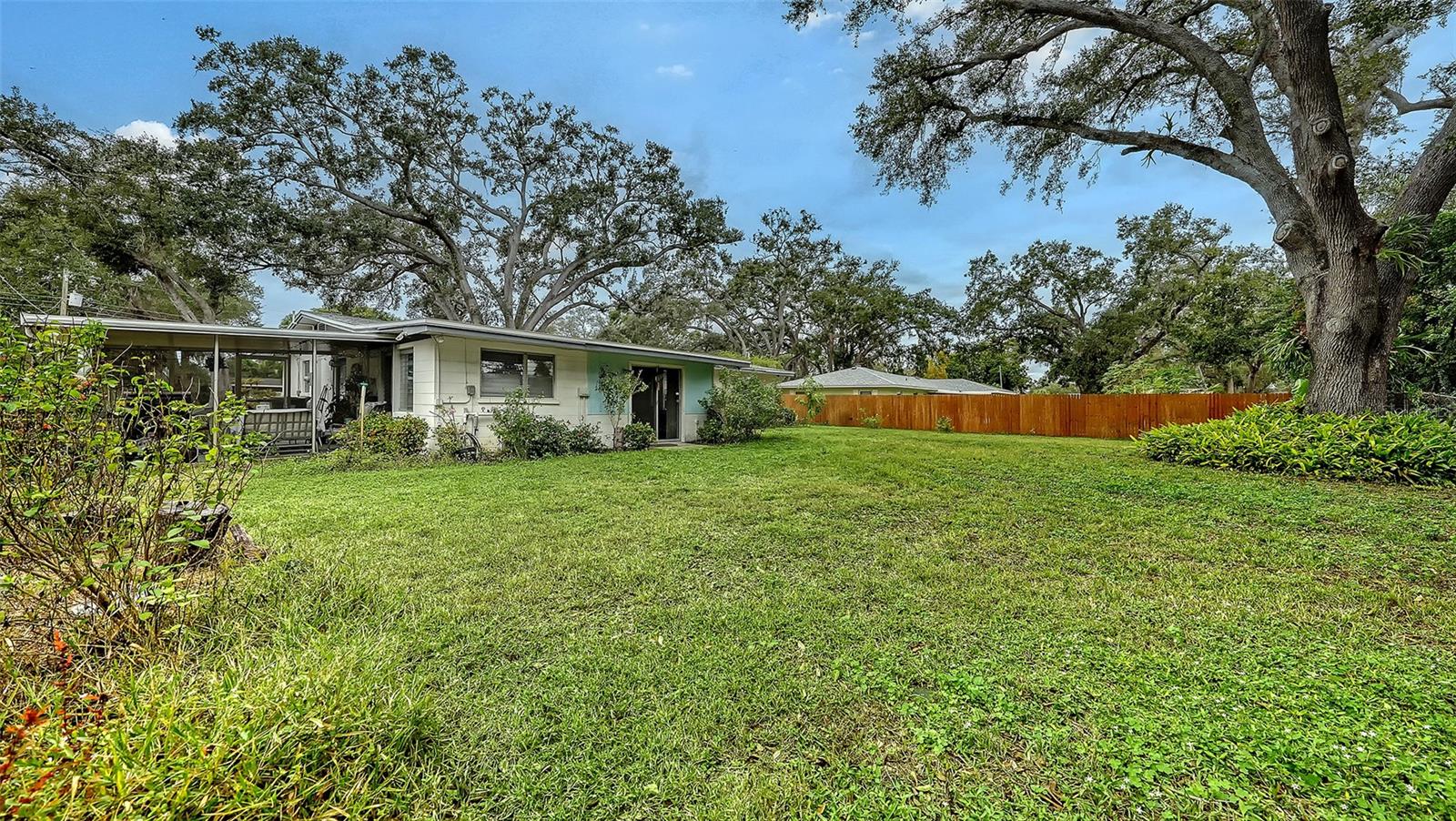 Image 44 of 59 For 5003 9th Street Court E