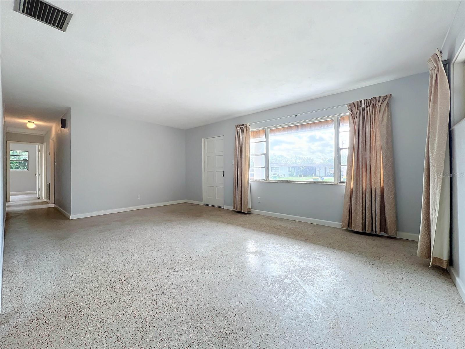 Image 10 of 46 For 2877 Michigan Street