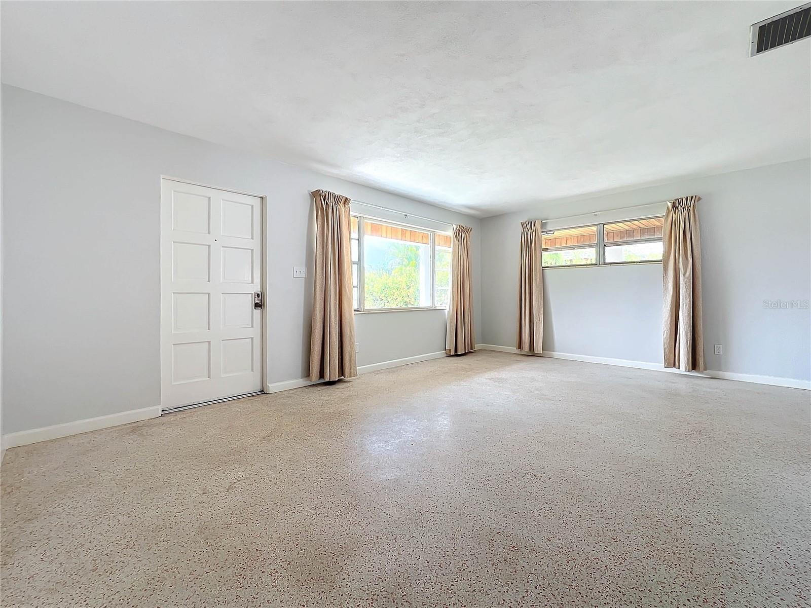 Image 11 of 46 For 2877 Michigan Street