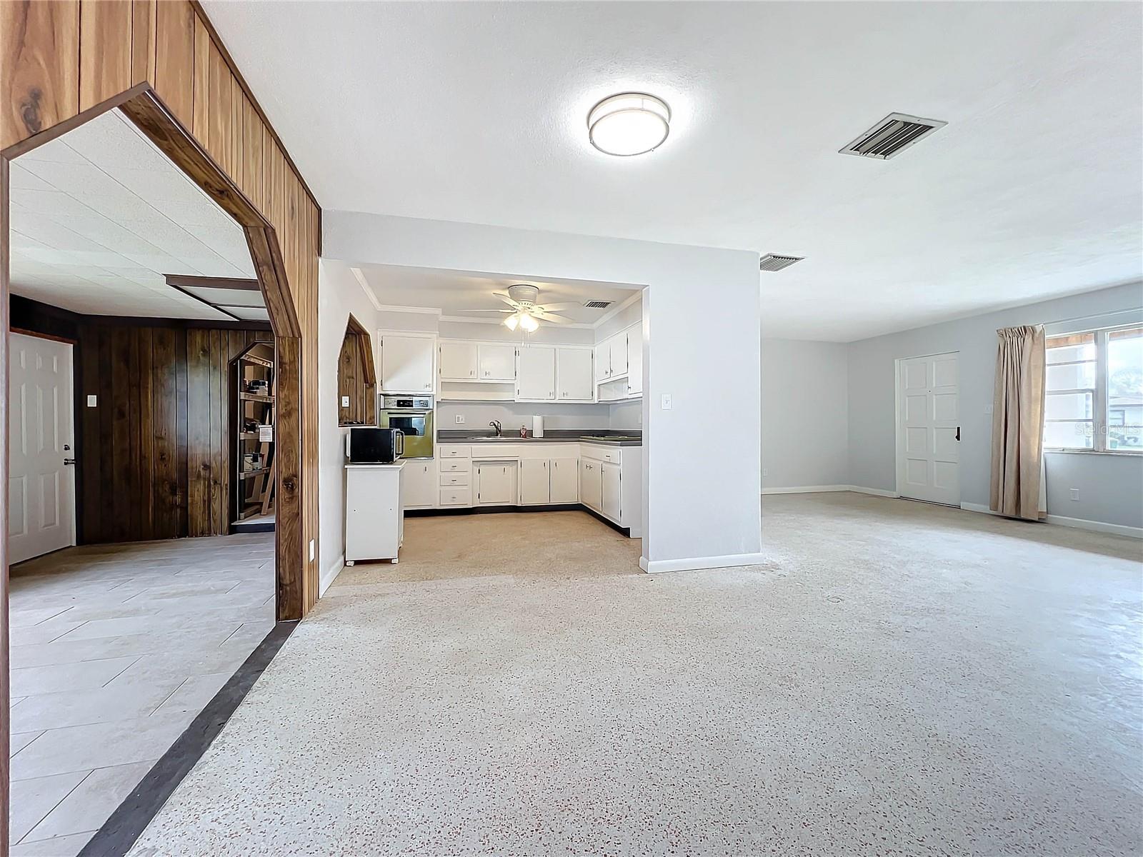 Image 13 of 46 For 2877 Michigan Street