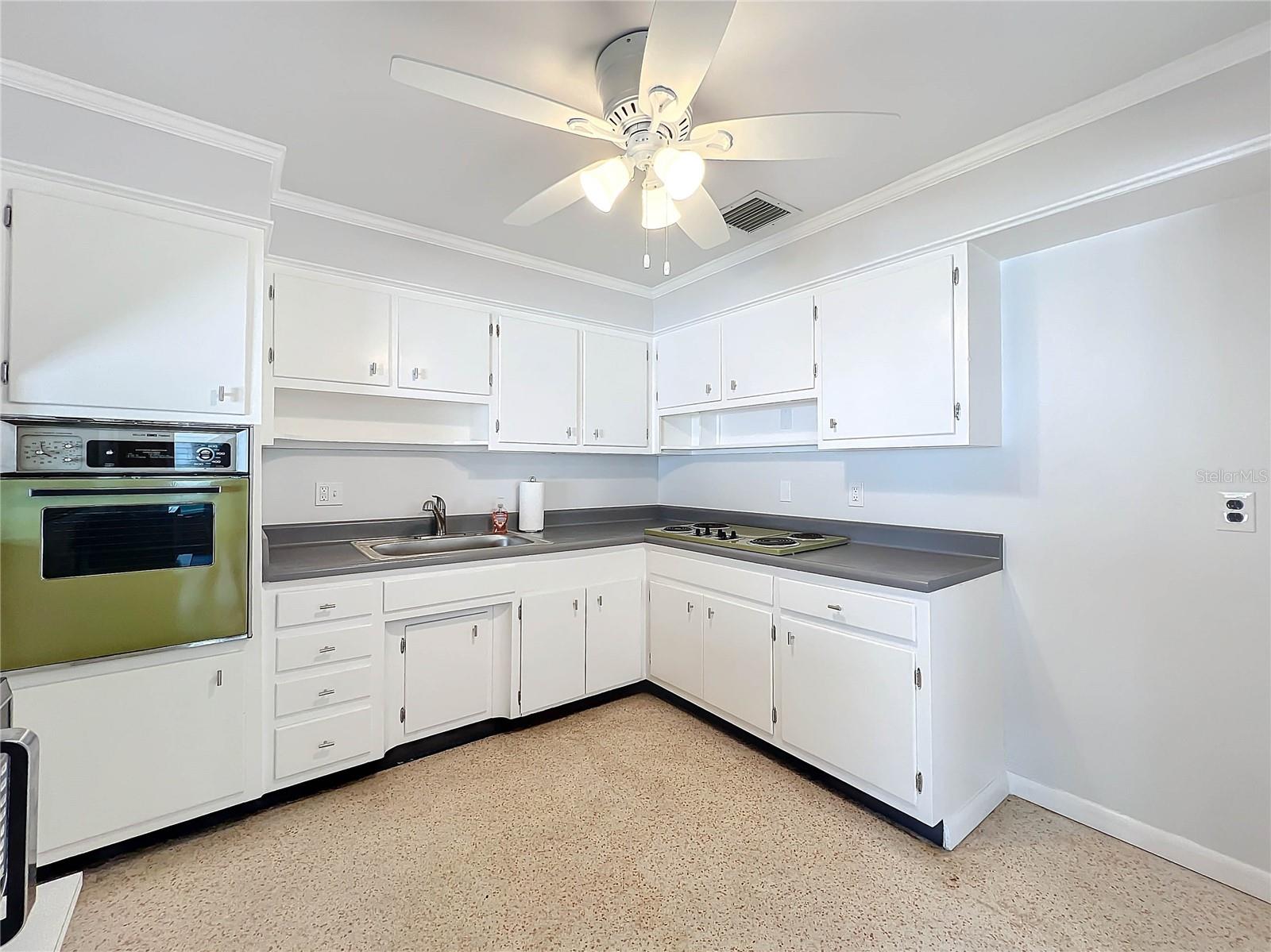 Image 16 of 46 For 2877 Michigan Street