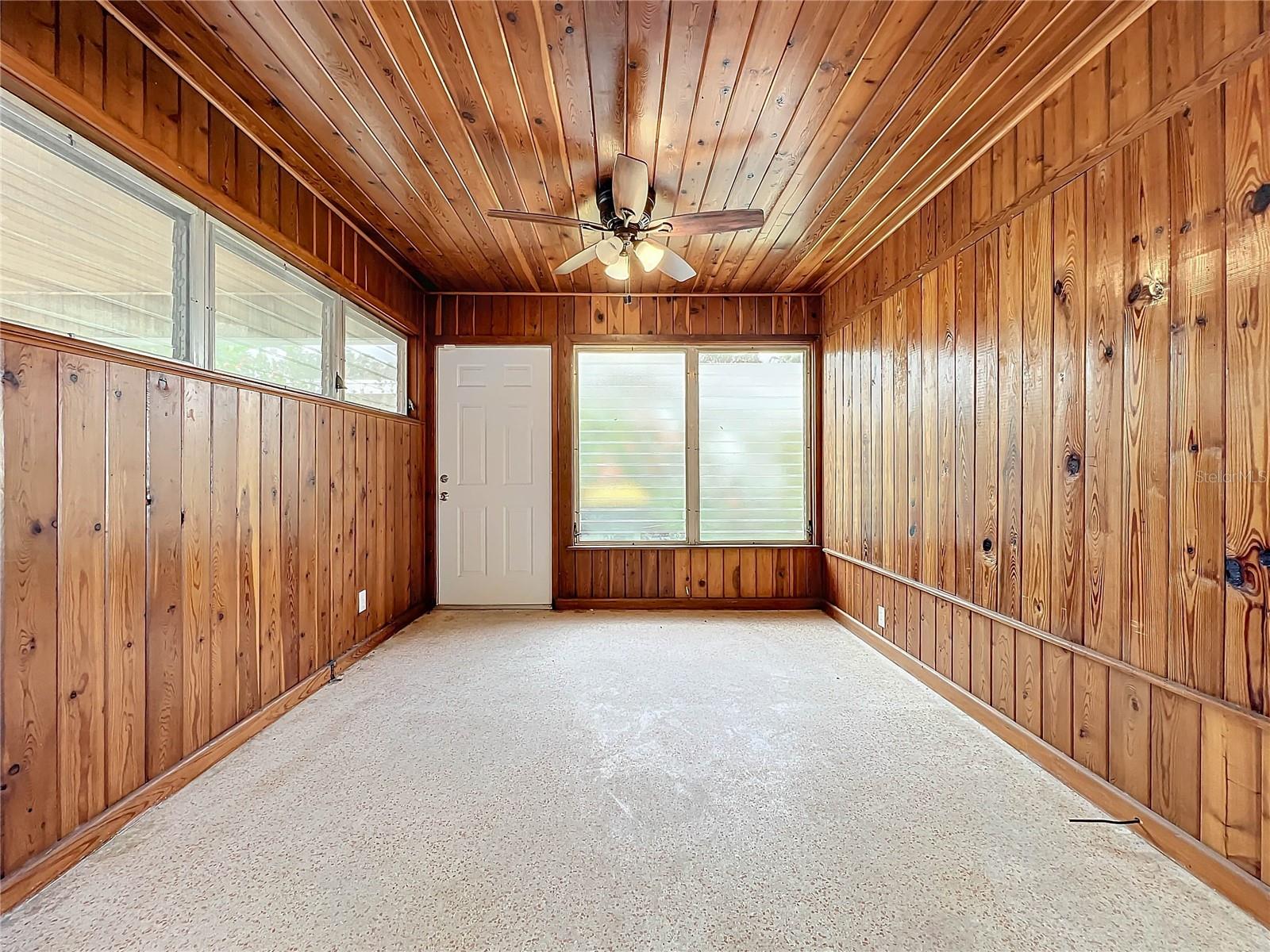 Image 18 of 46 For 2877 Michigan Street