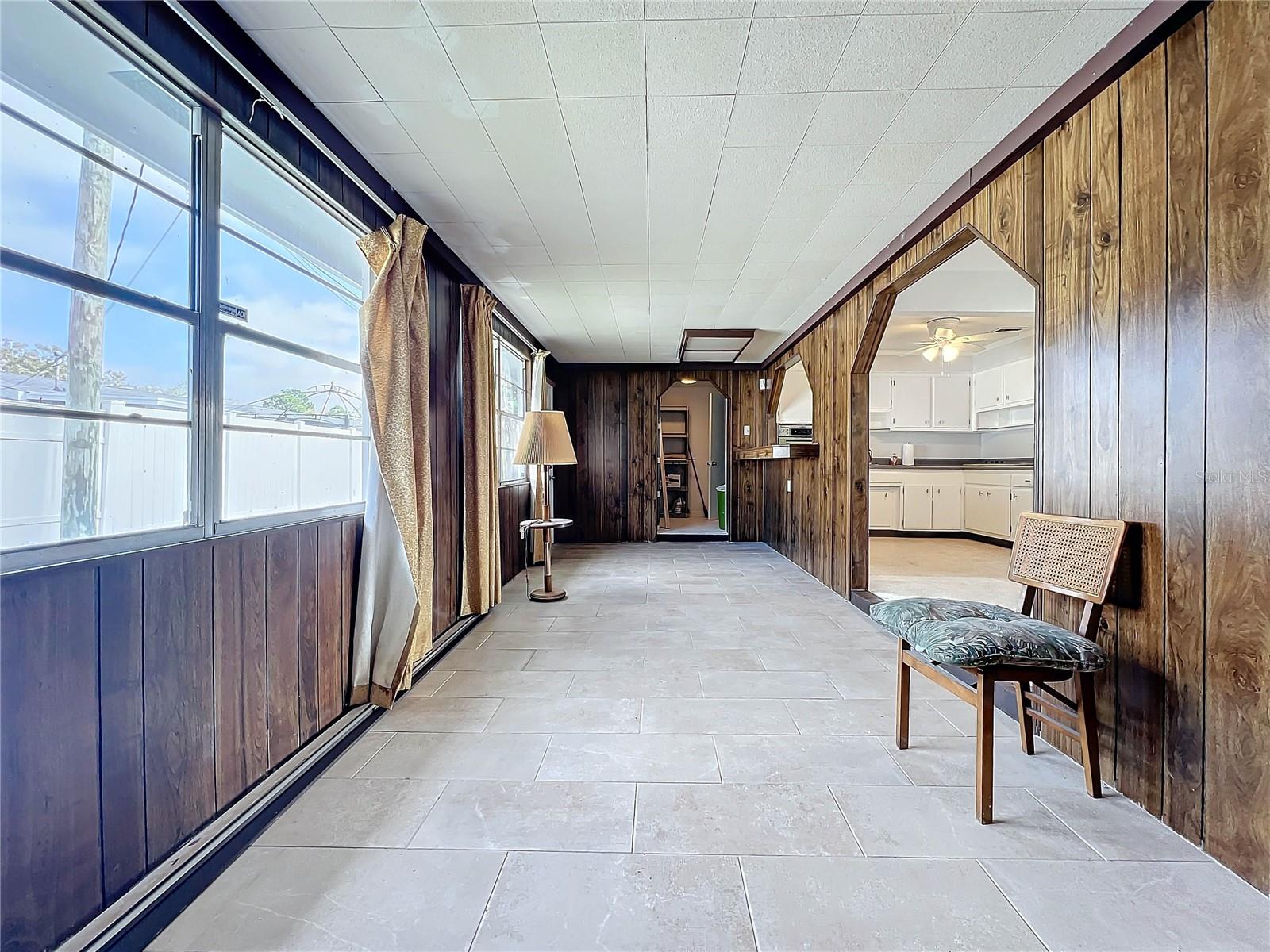 Image 25 of 46 For 2877 Michigan Street