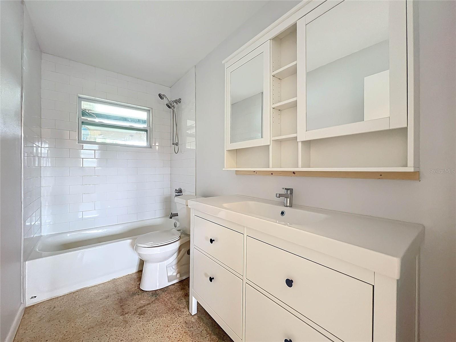 Image 29 of 46 For 2877 Michigan Street