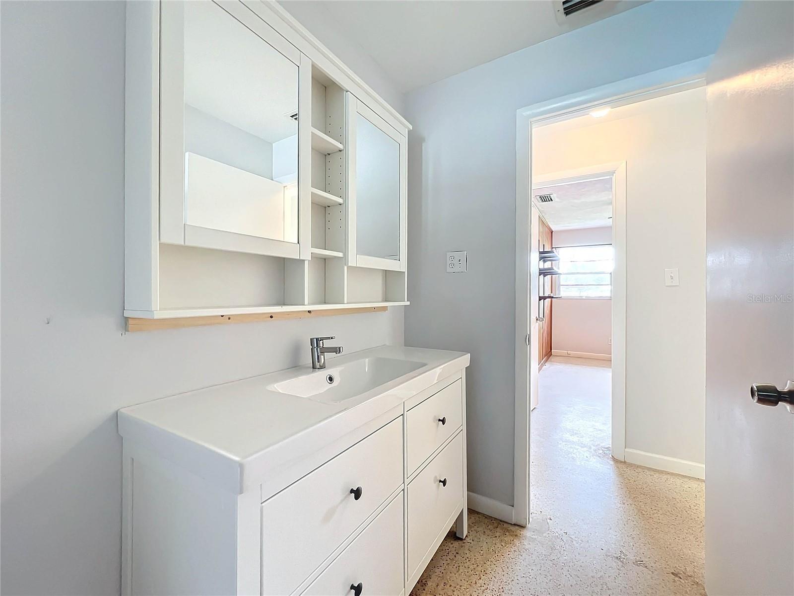 Image 30 of 46 For 2877 Michigan Street