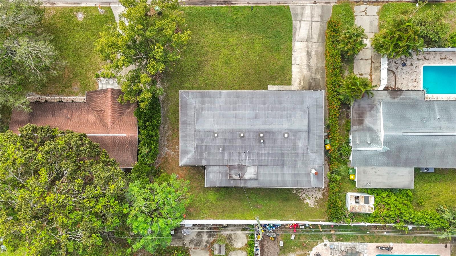 Image 45 of 46 For 2877 Michigan Street