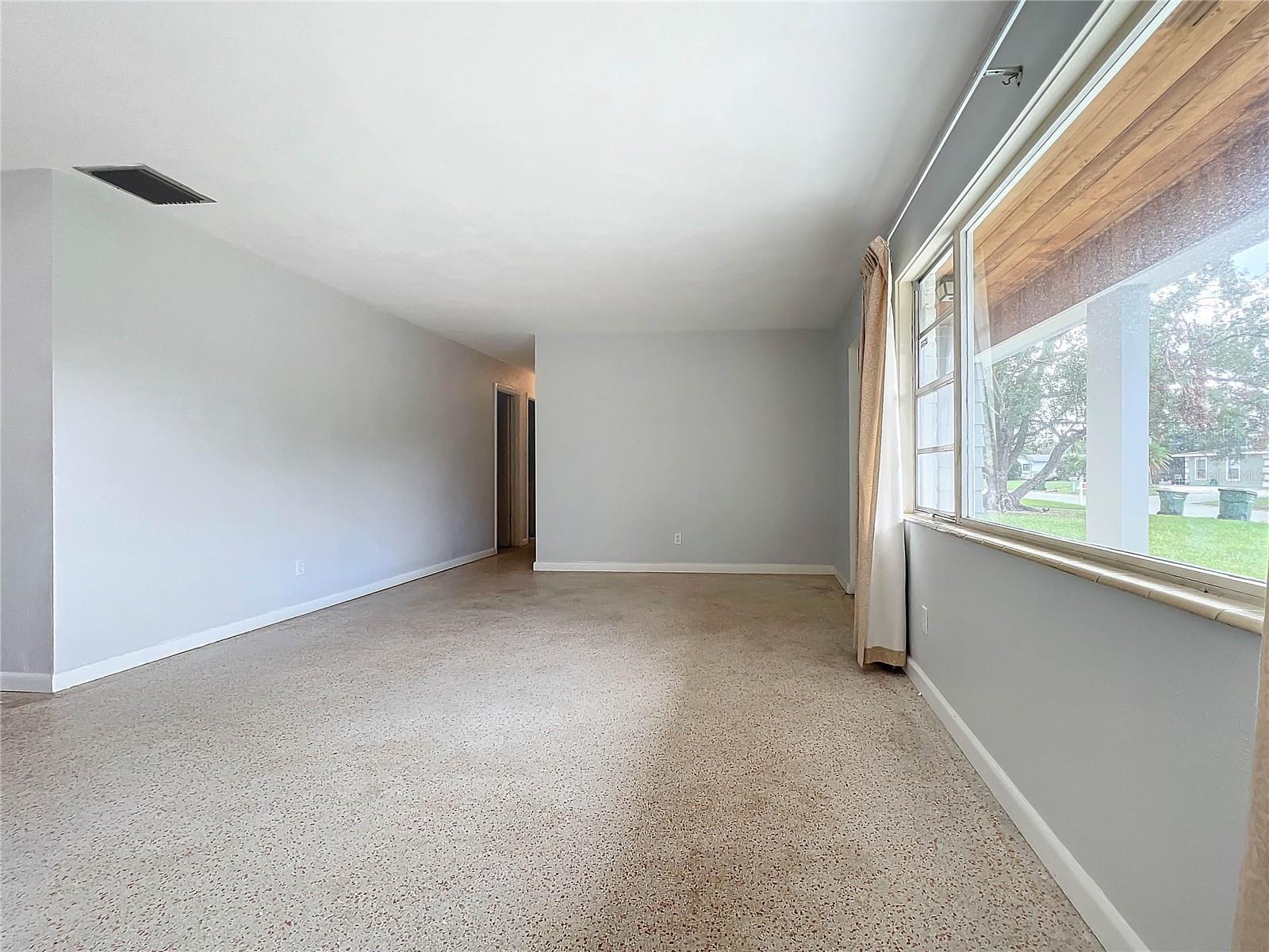 Image 9 of 46 For 2877 Michigan Street