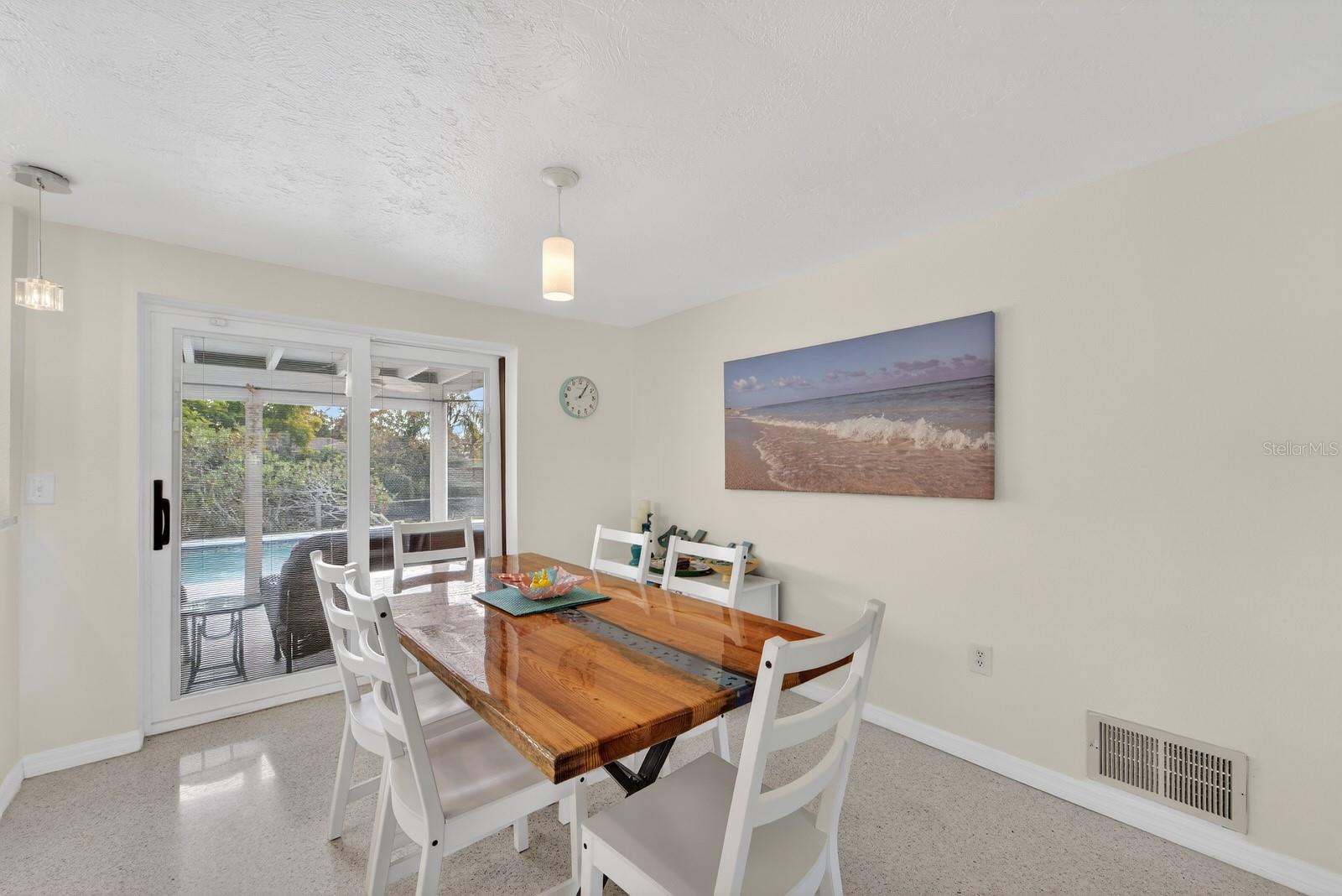 Image 11 of 33 For 3326 Rowena Street