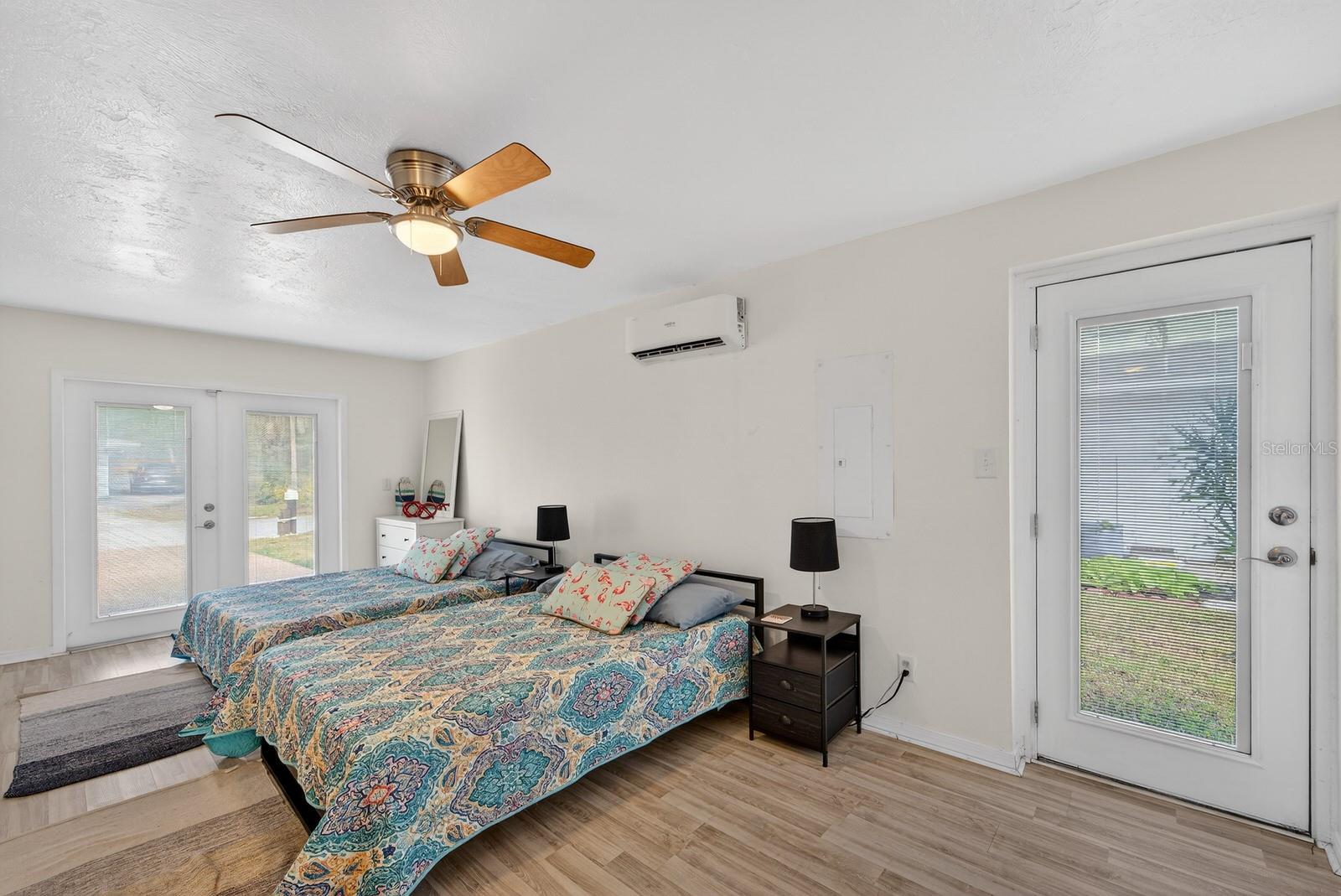 Image 17 of 33 For 3326 Rowena Street