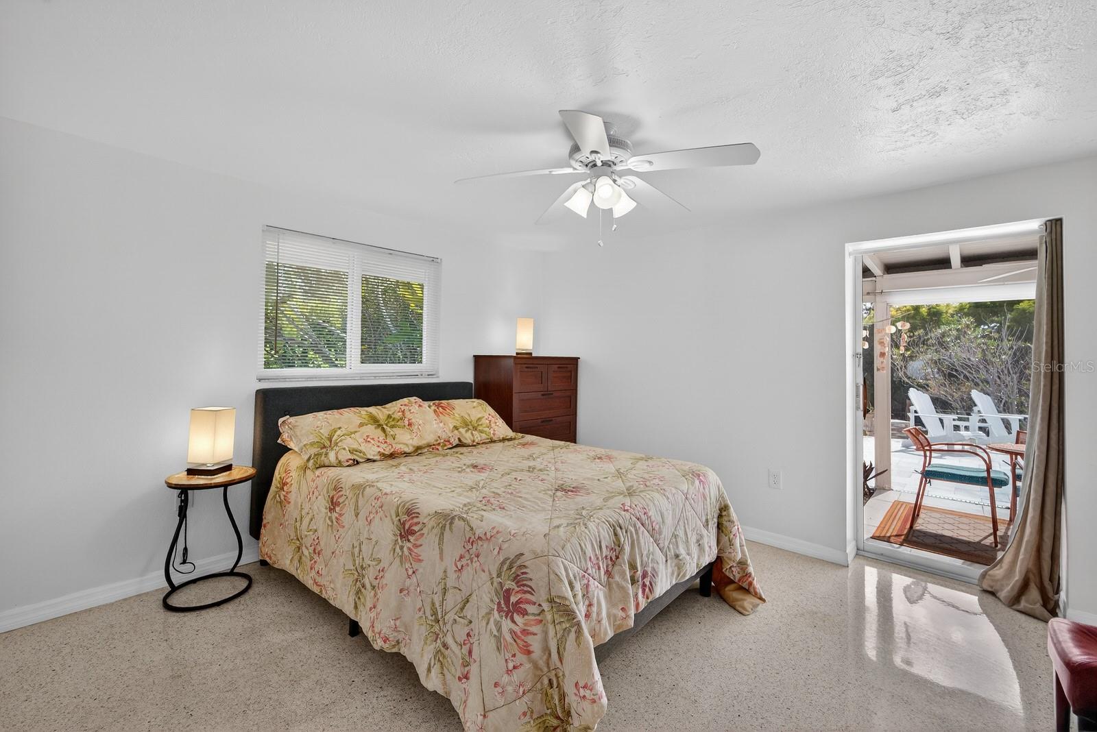 Image 20 of 33 For 3326 Rowena Street