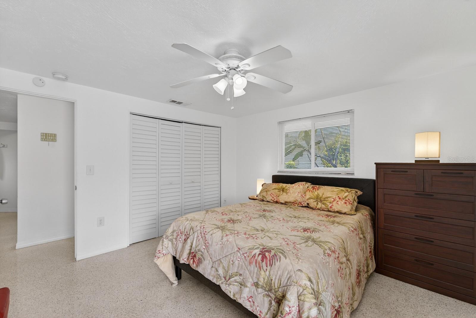 Image 21 of 33 For 3326 Rowena Street