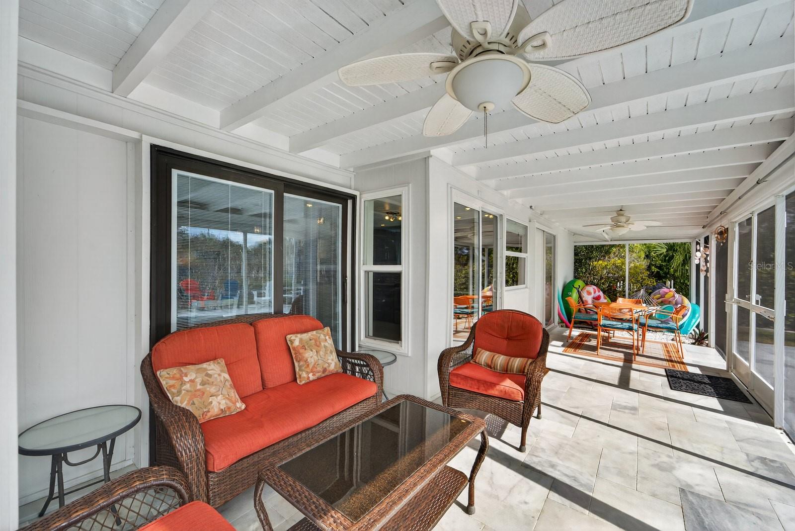 Image 22 of 33 For 3326 Rowena Street