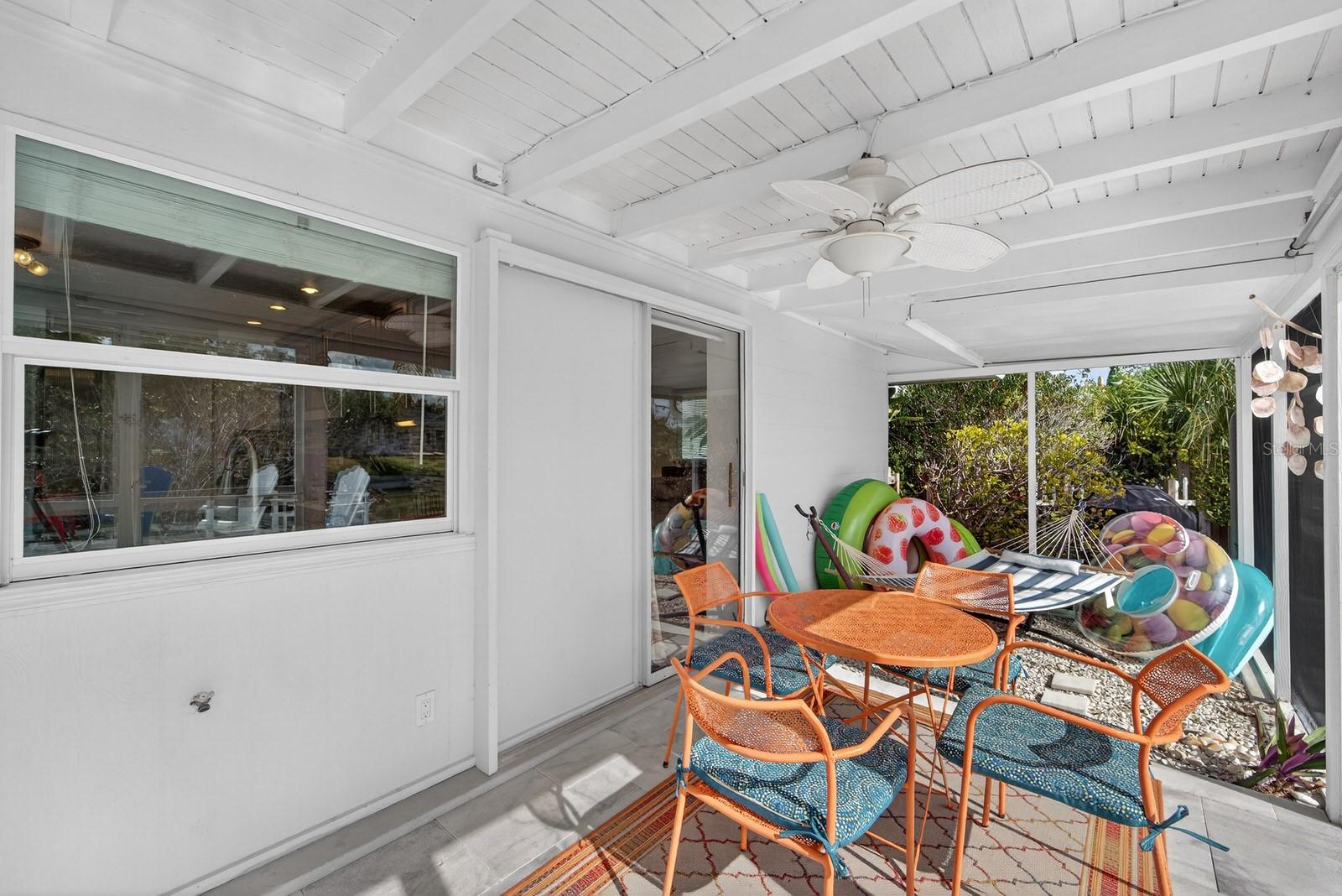 Image 23 of 33 For 3326 Rowena Street