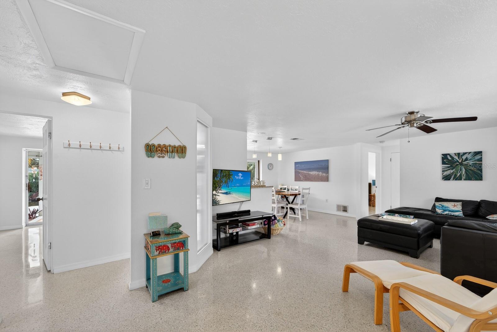 Image 4 of 33 For 3326 Rowena Street