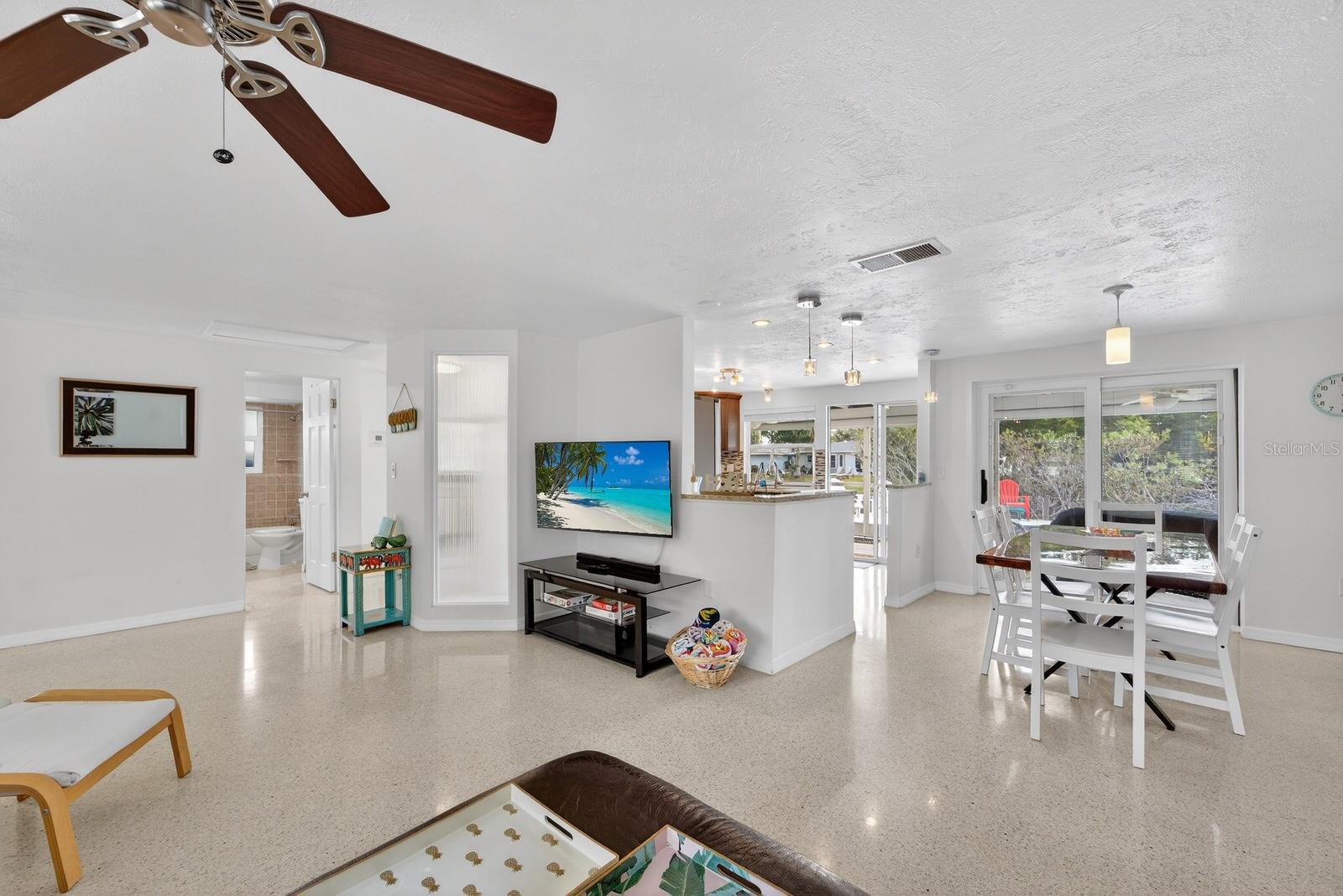 Image 5 of 33 For 3326 Rowena Street