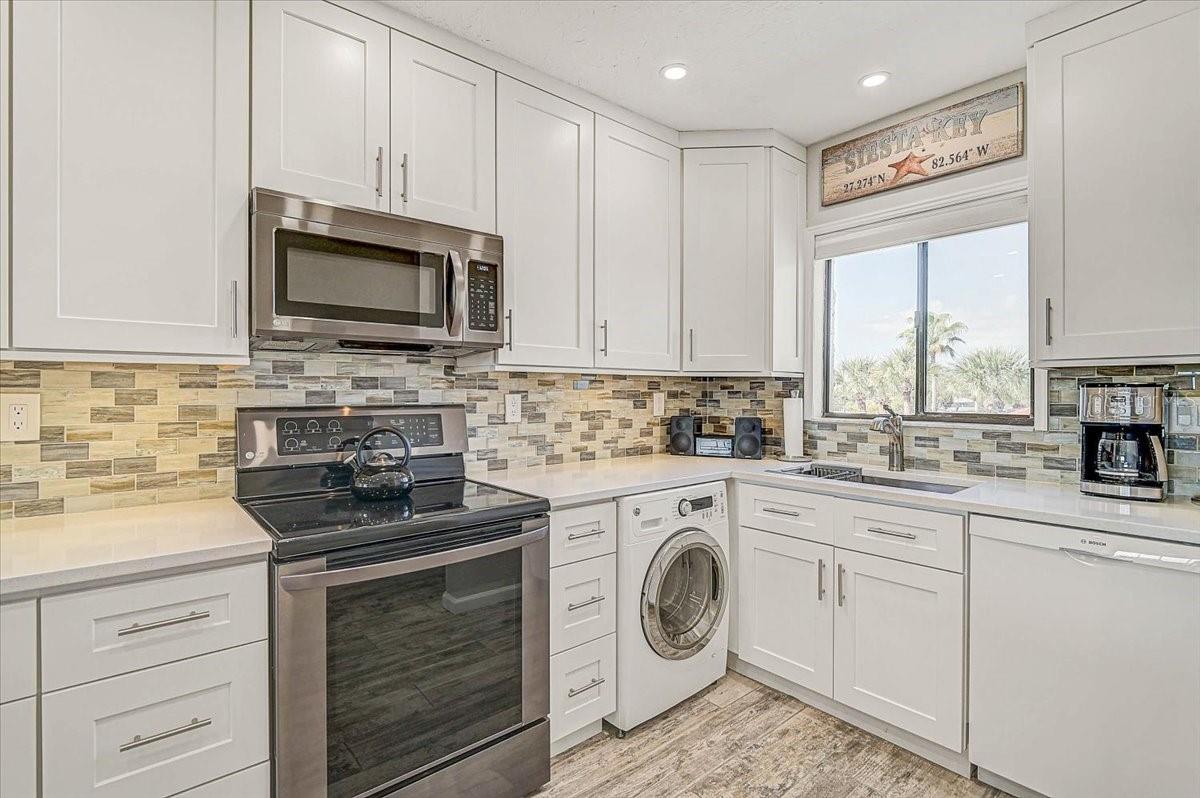 Image 10 of 55 For 1624 Stickney Point Road 1624-301