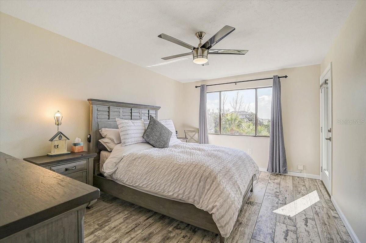 Image 18 of 55 For 1624 Stickney Point Road 1624-301