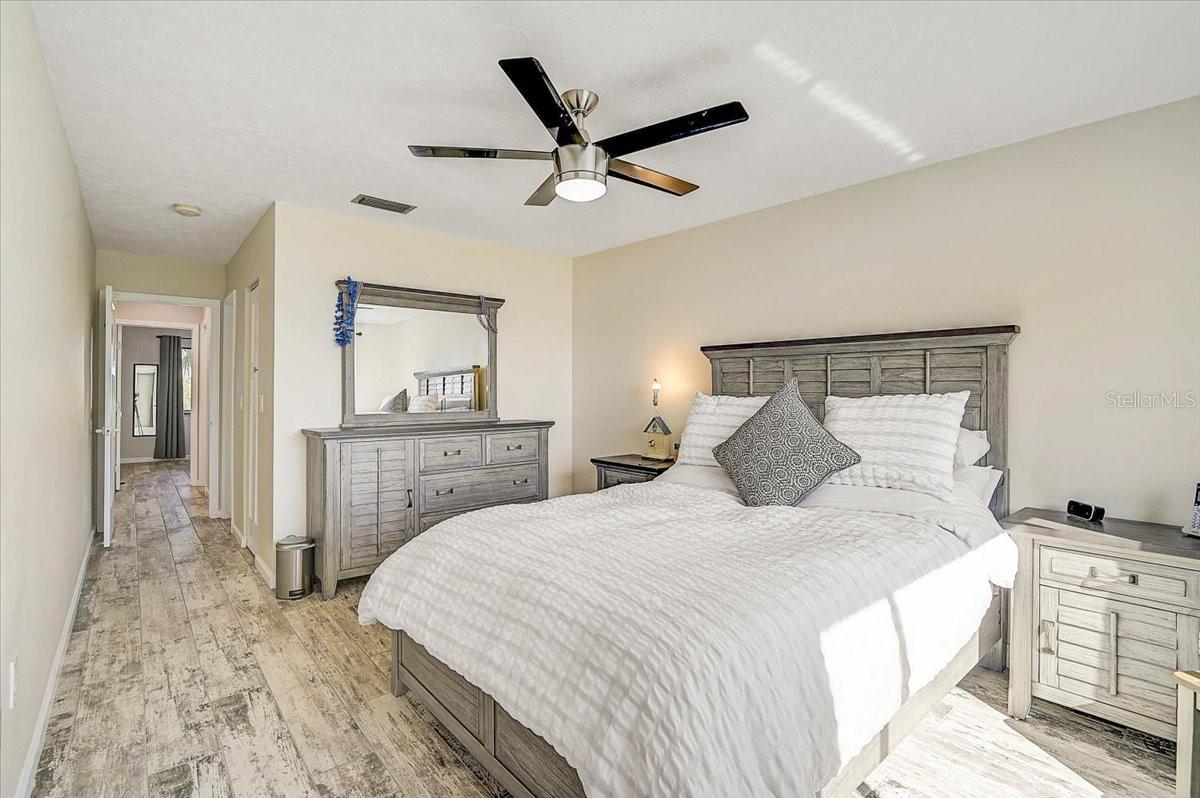 Image 19 of 55 For 1624 Stickney Point Road 1624-301