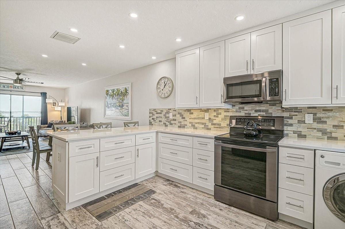 Image 9 of 55 For 1624 Stickney Point Road 1624-301