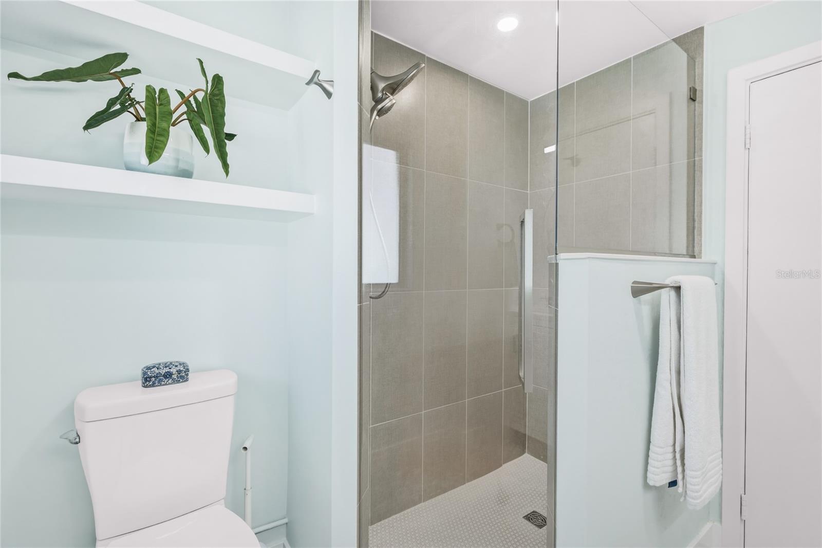 Image 19 of 56 For 1939 High Point Drive