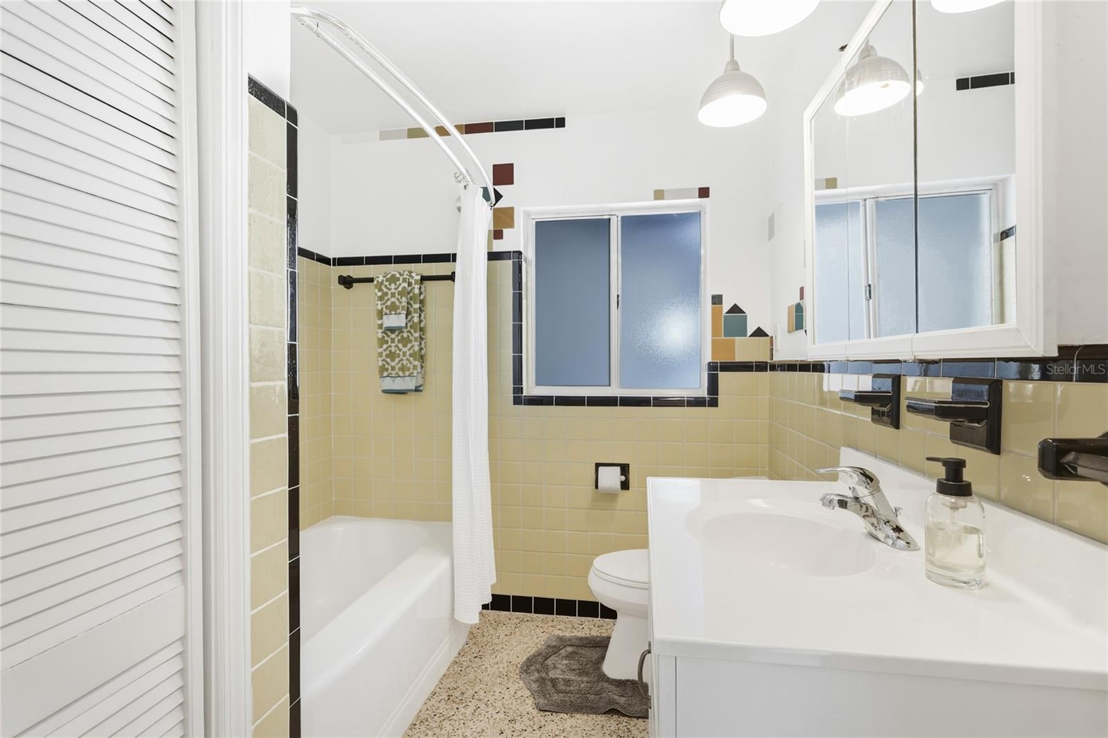 Image 22 of 56 For 1939 High Point Drive