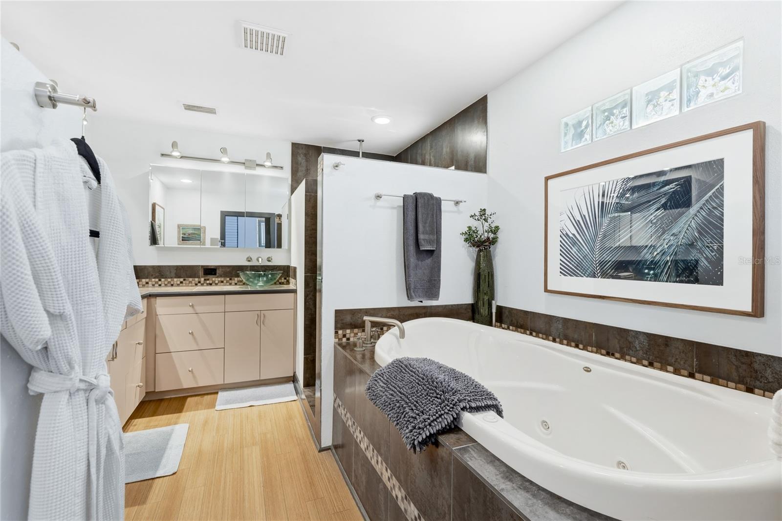 Image 36 of 56 For 1939 High Point Drive