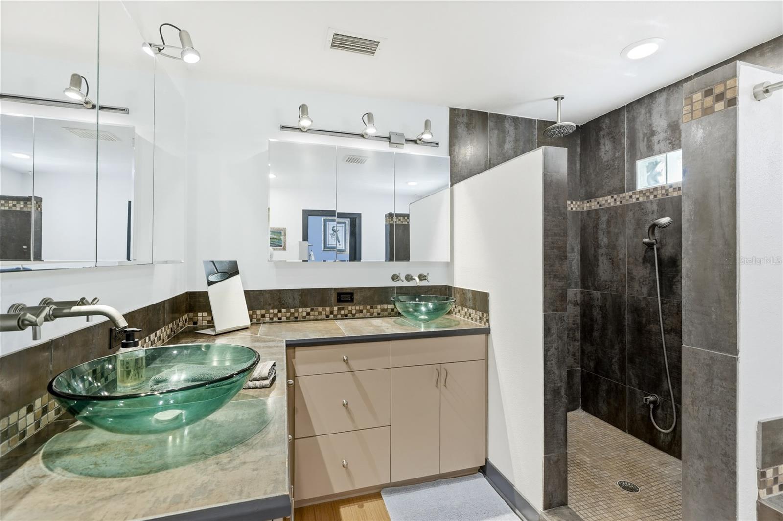 Image 37 of 56 For 1939 High Point Drive