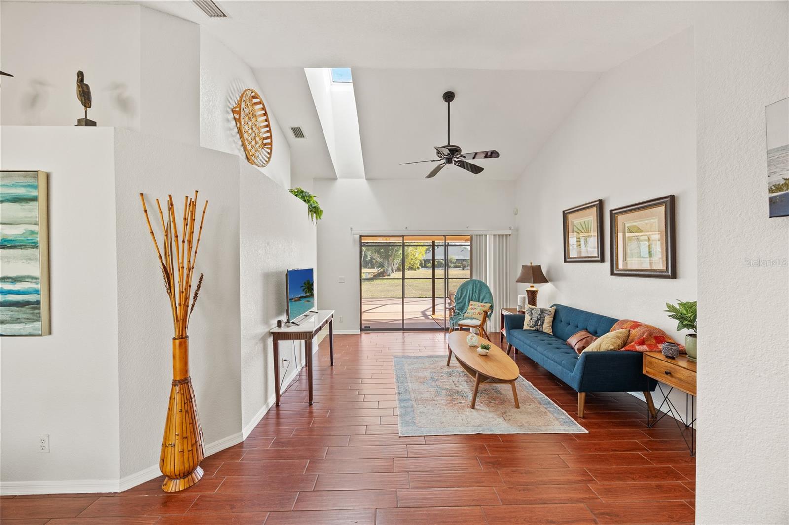 Image 4 of 35 For 26223 Barcelos Court