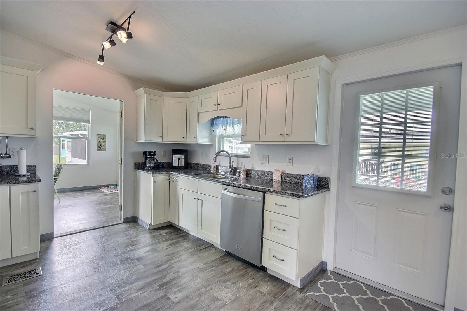 Image 9 of 47 For 117 Heron Ct