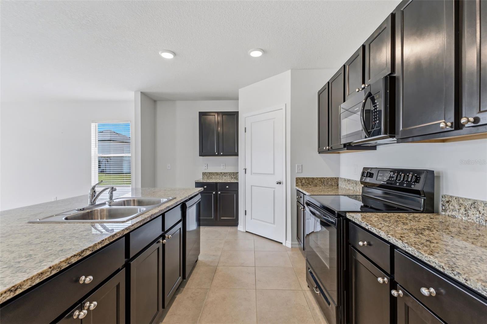 Image 11 of 39 For 184 Tierra Verde Way