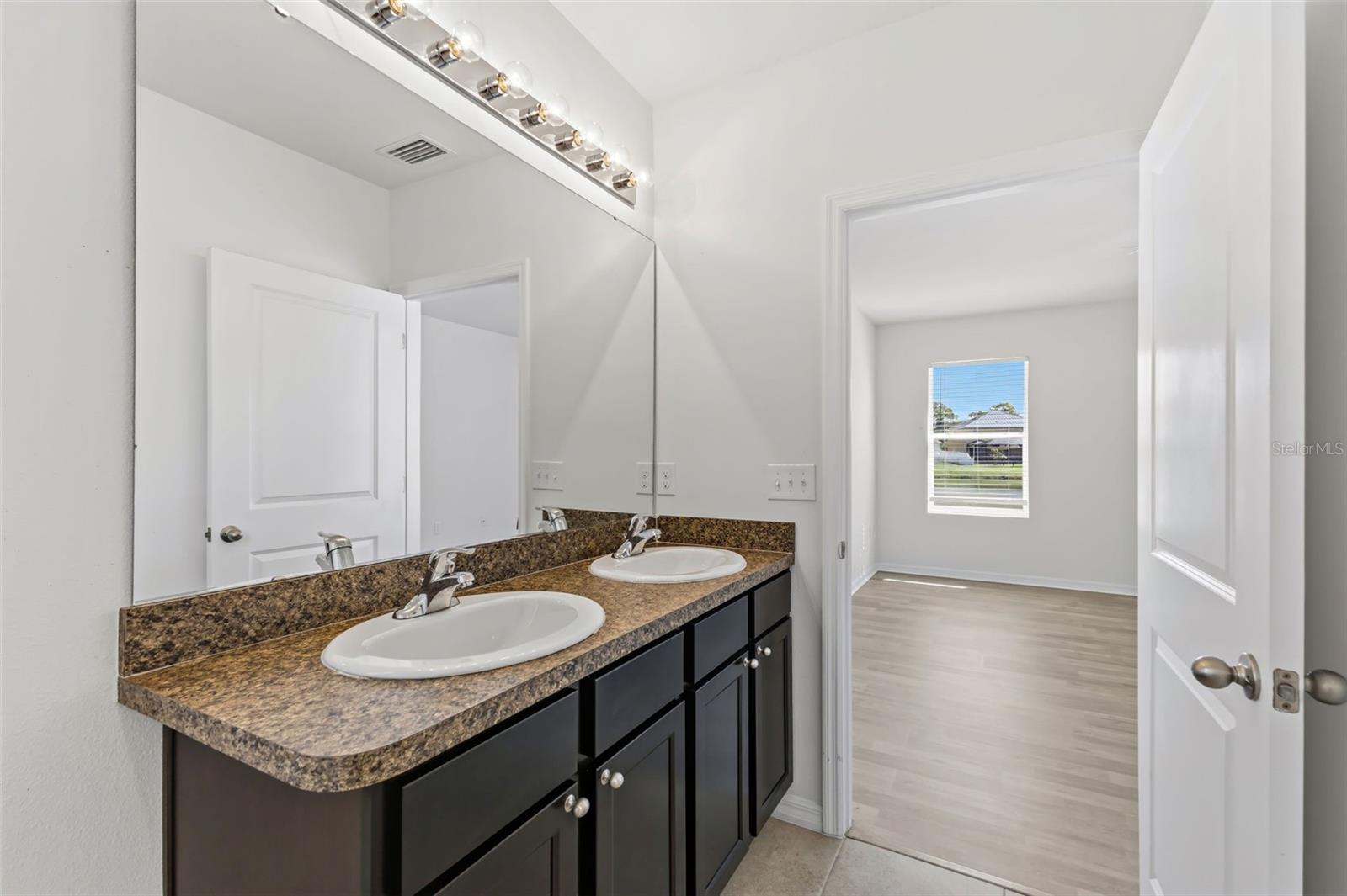 Image 15 of 39 For 184 Tierra Verde Way