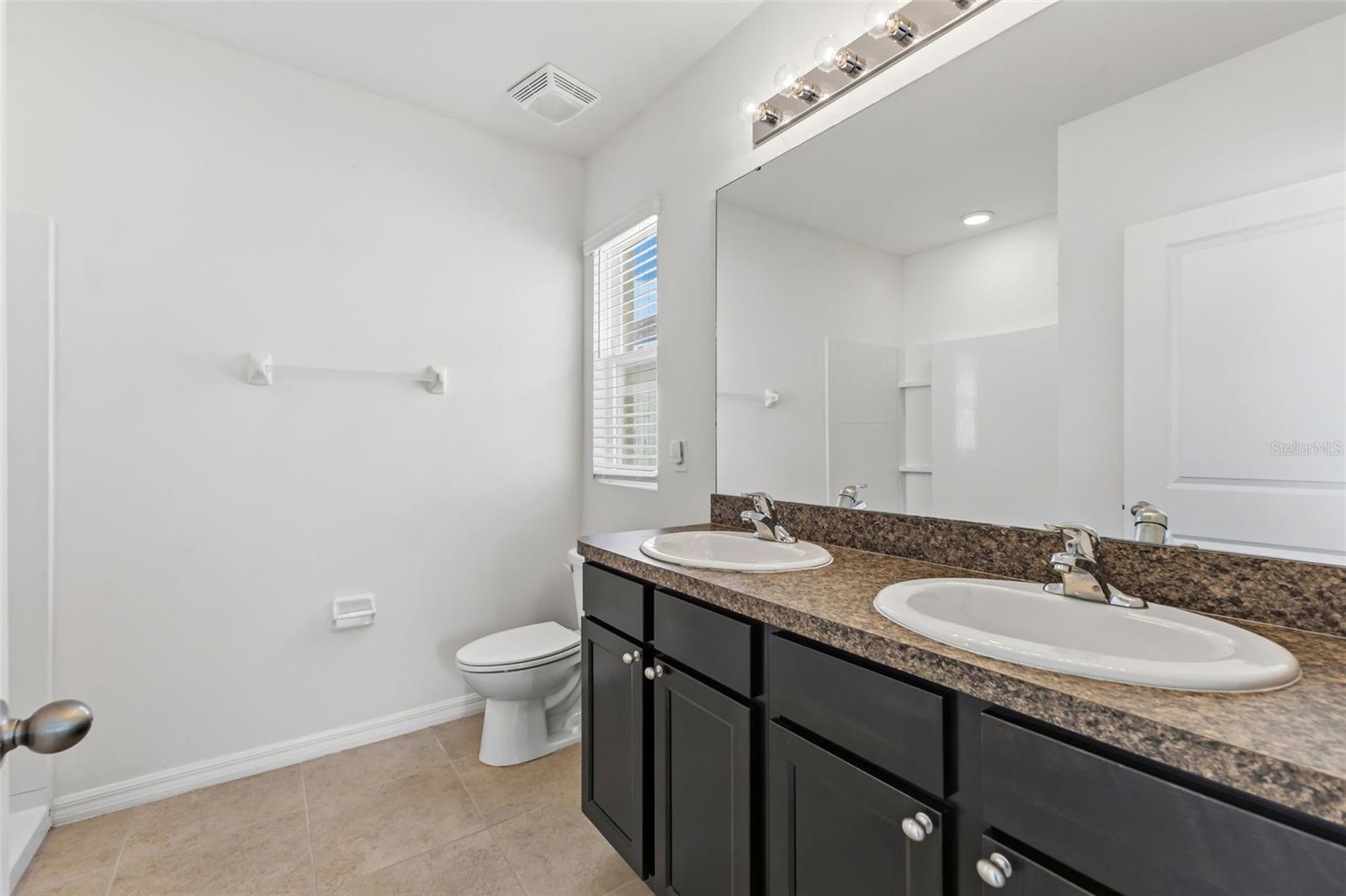 Image 16 of 39 For 184 Tierra Verde Way