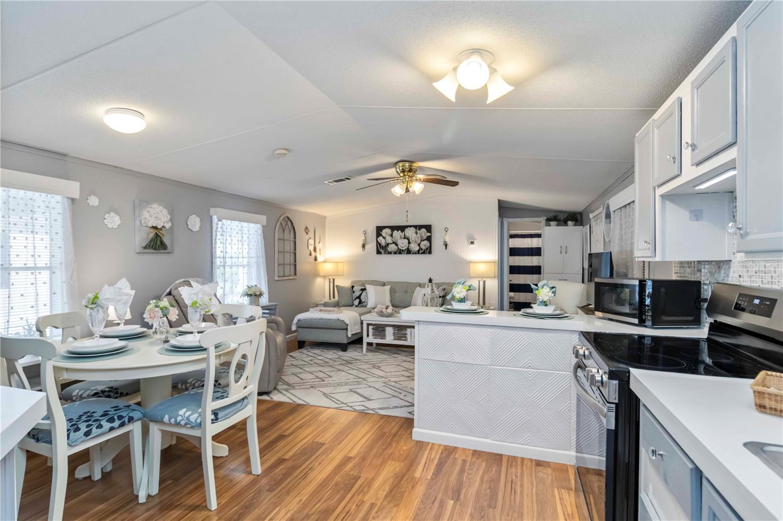 Image 6 of 27 For 10303 Burnt Store Road 230