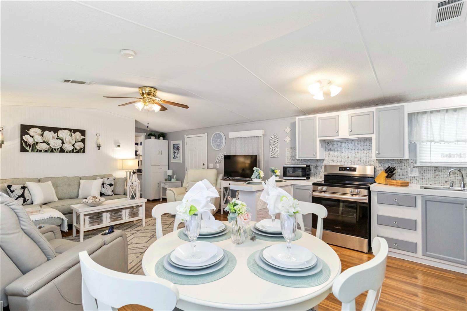 Image 7 of 27 For 10303 Burnt Store Road 230