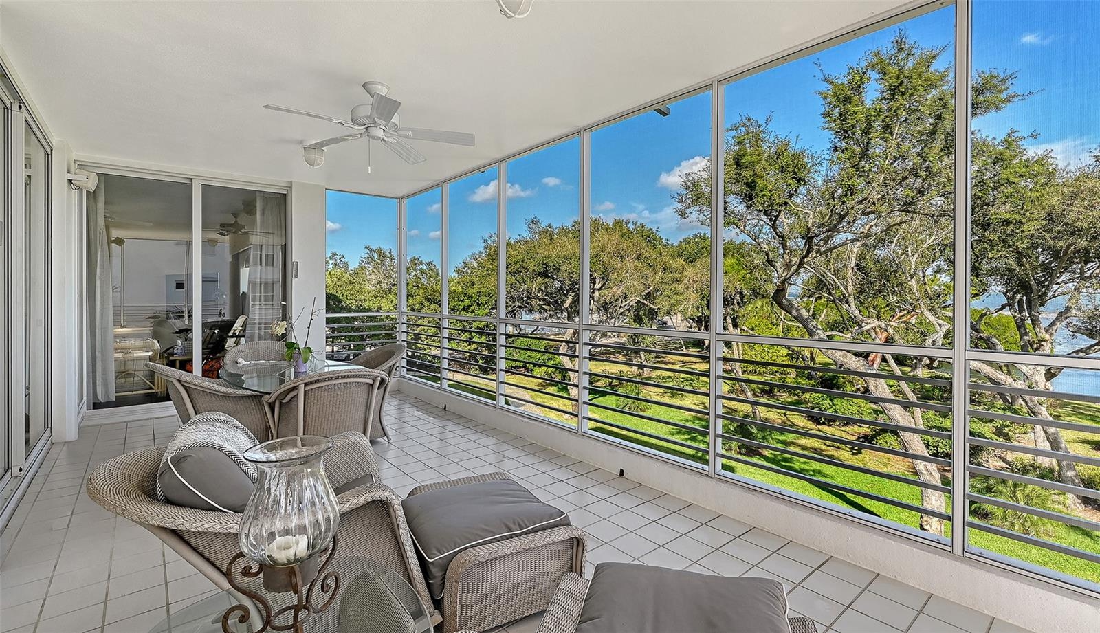 Image 15 of 76 For 2550 Harbourside Drive 324