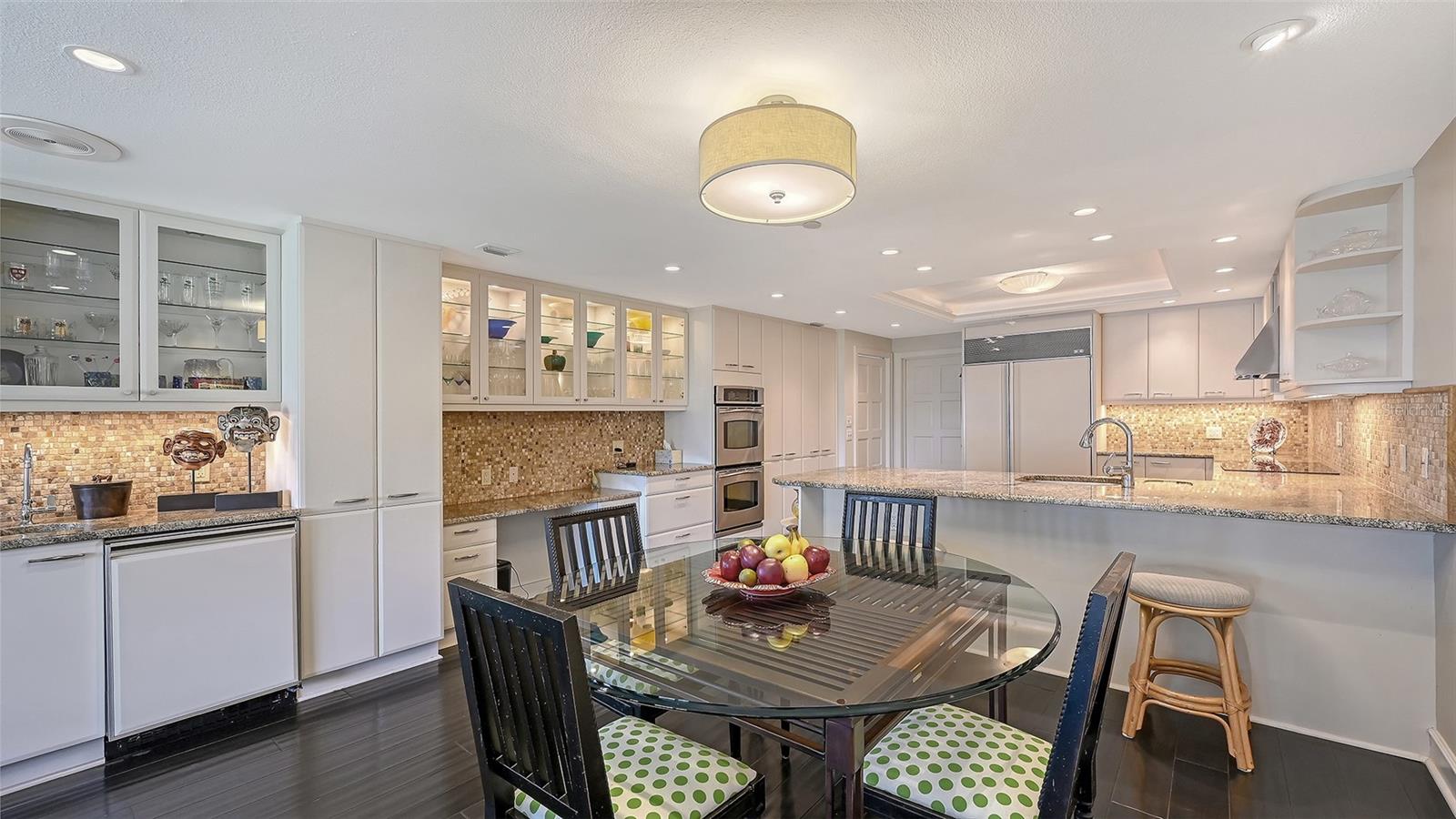 Image 19 of 76 For 2550 Harbourside Drive 324