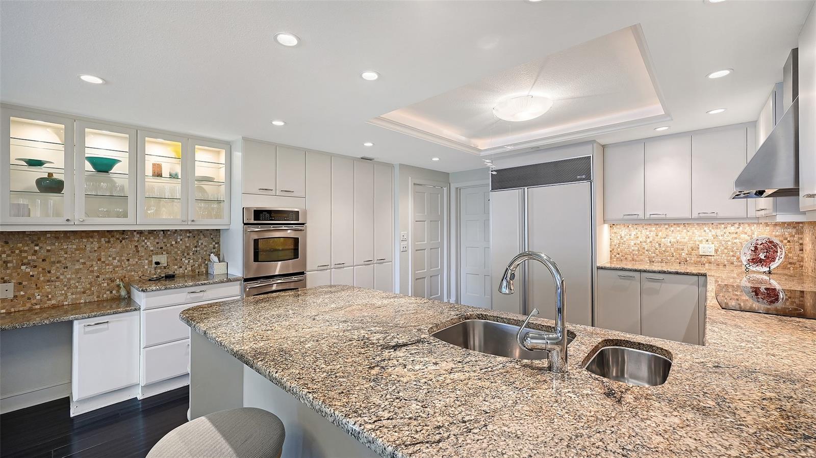 Image 21 of 76 For 2550 Harbourside Drive 324