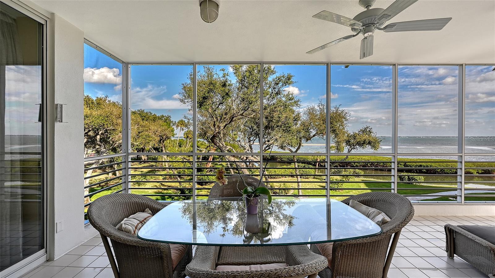 Image 31 of 76 For 2550 Harbourside Drive 324