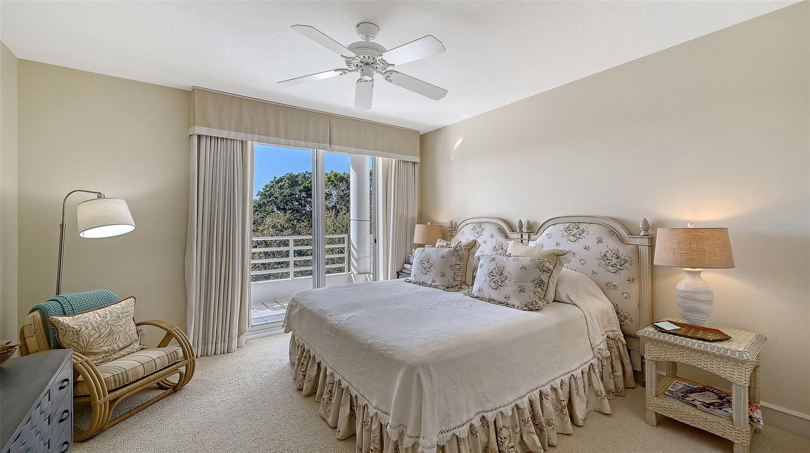 Image 32 of 76 For 2550 Harbourside Drive 324