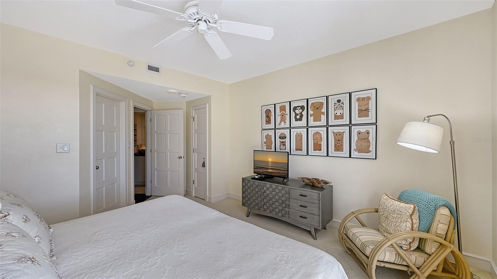 Image 33 of 76 For 2550 Harbourside Drive 324