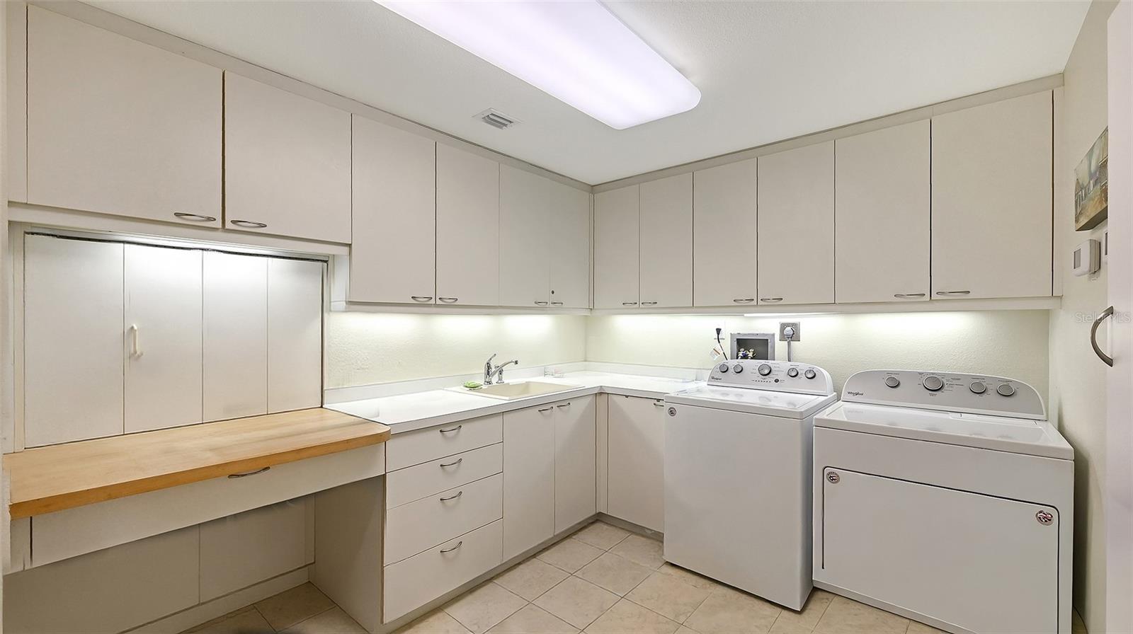 Image 43 of 76 For 2550 Harbourside Drive 324