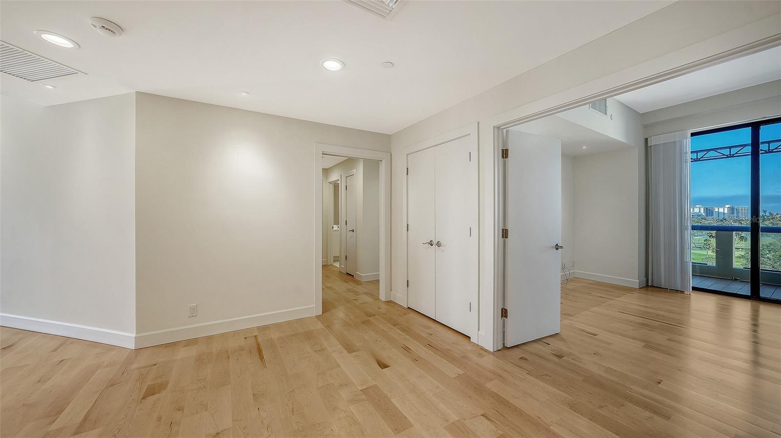 Image 10 of 80 For 2110 Harbourside Drive 558