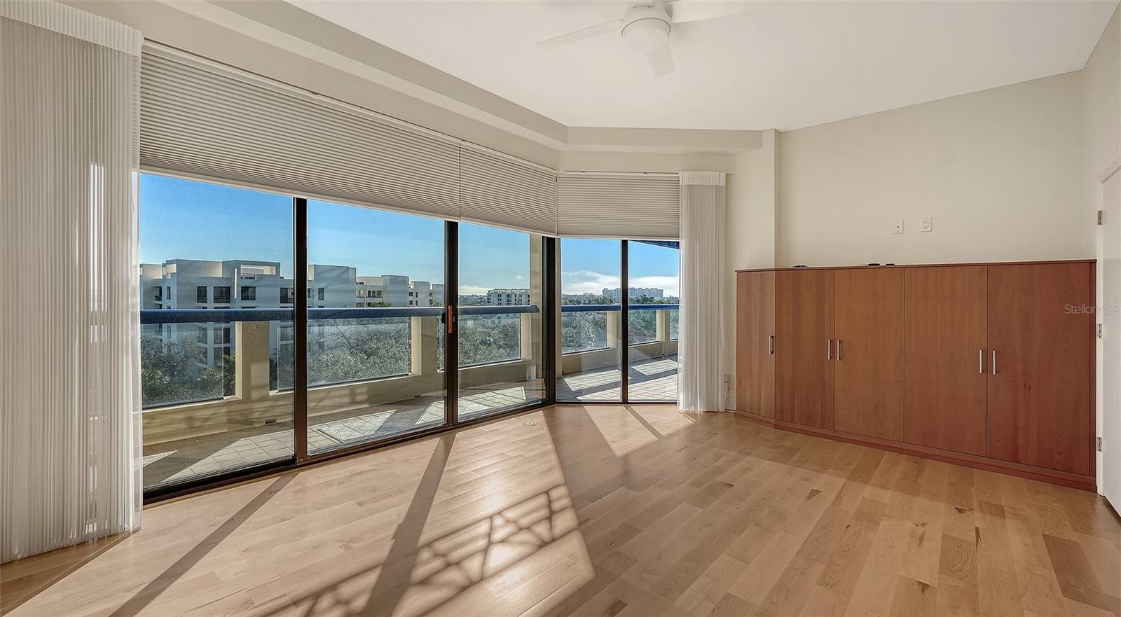 Image 14 of 80 For 2110 Harbourside Drive 558