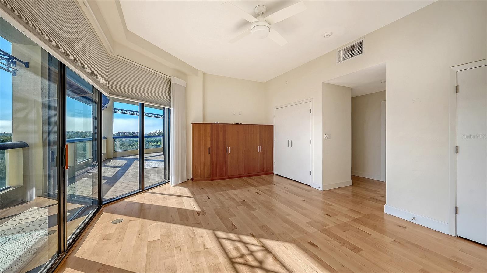 Image 16 of 80 For 2110 Harbourside Drive 558