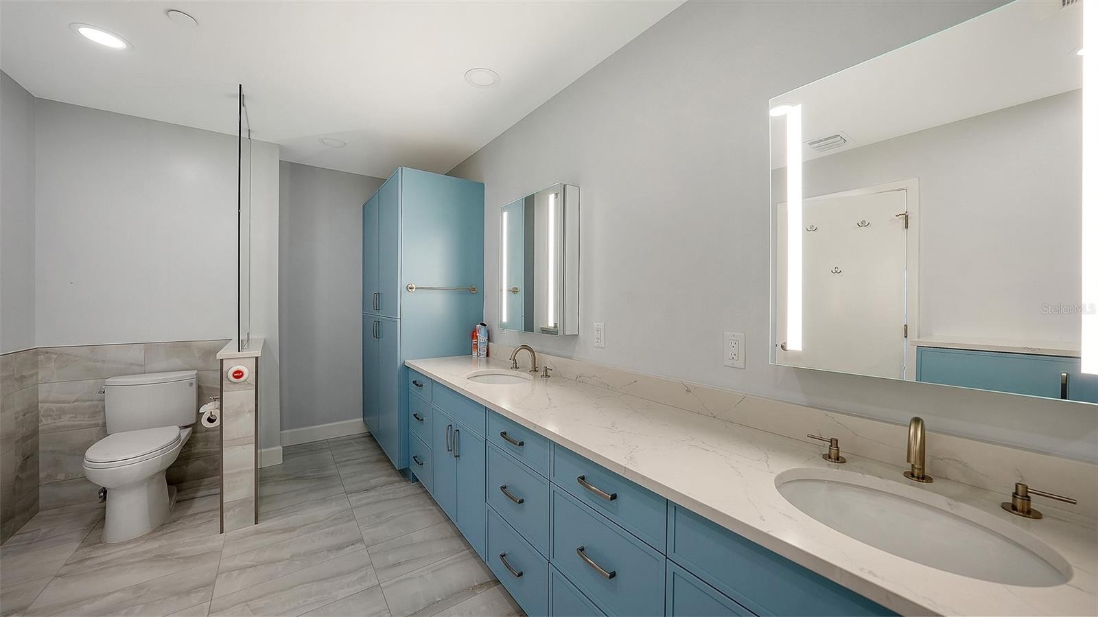 Image 17 of 80 For 2110 Harbourside Drive 558