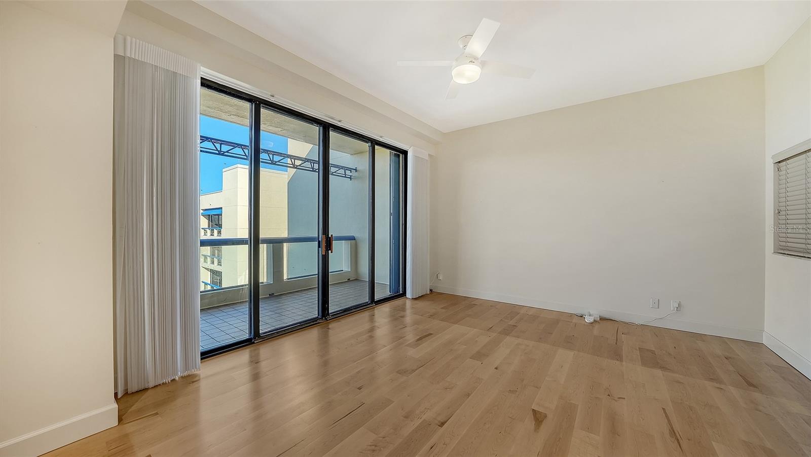 Image 22 of 80 For 2110 Harbourside Drive 558