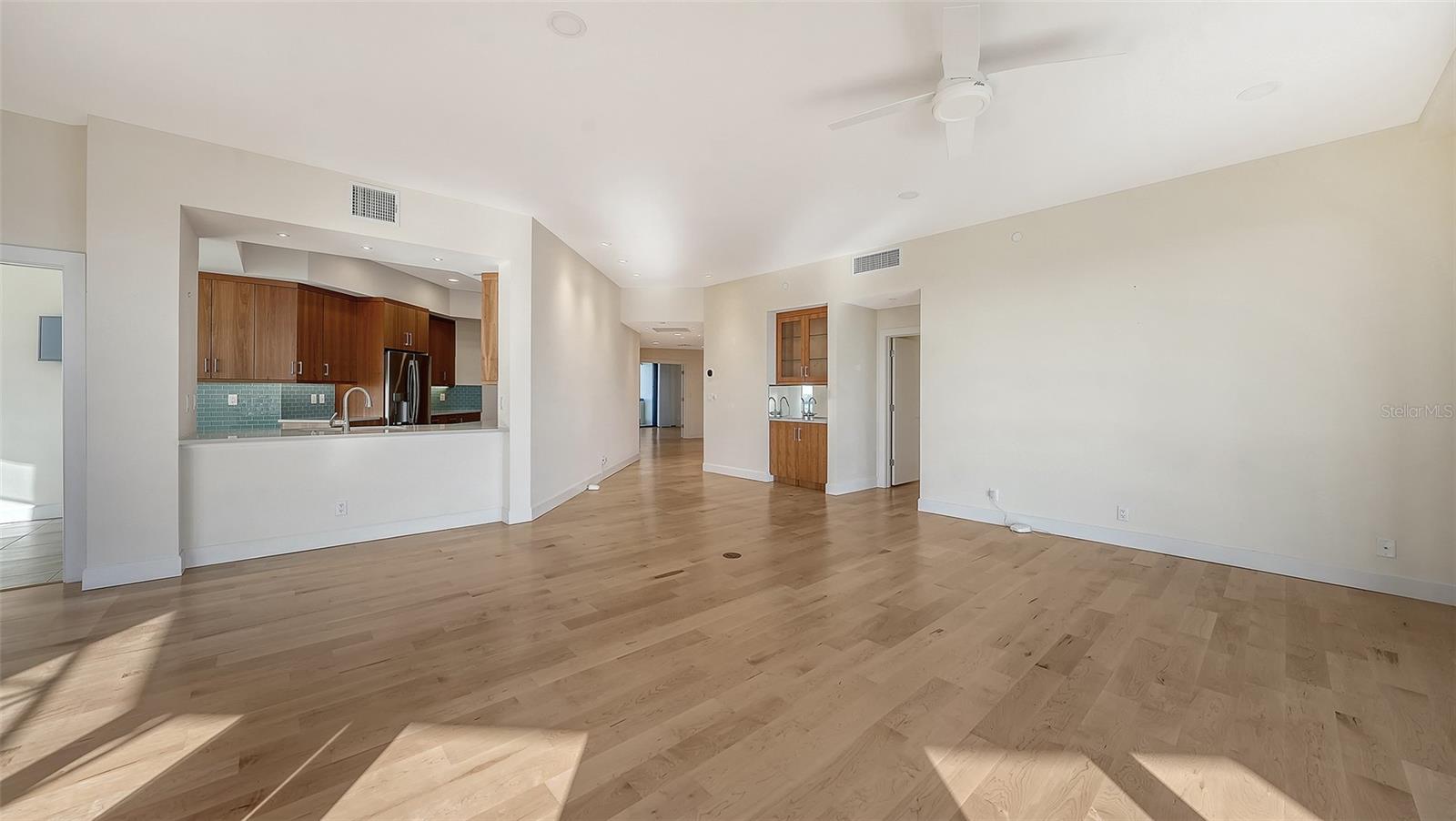 Image 31 of 80 For 2110 Harbourside Drive 558