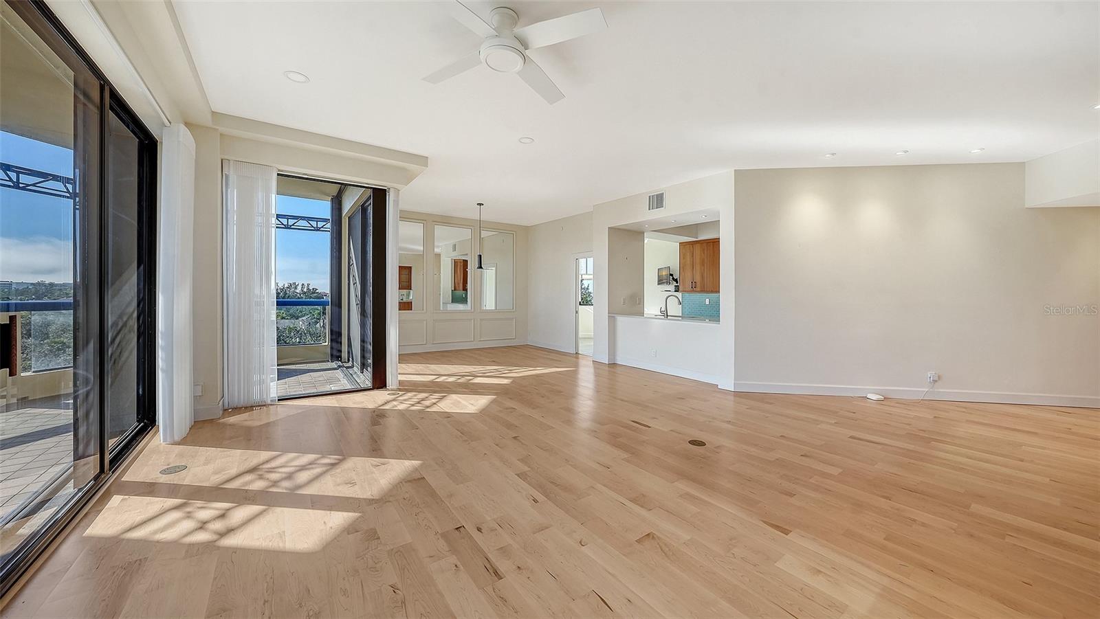 Image 32 of 80 For 2110 Harbourside Drive 558